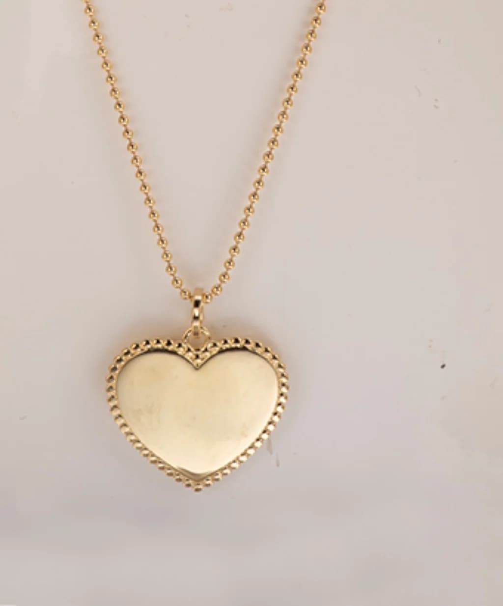 Chain necklace before AI retouching - distracting background